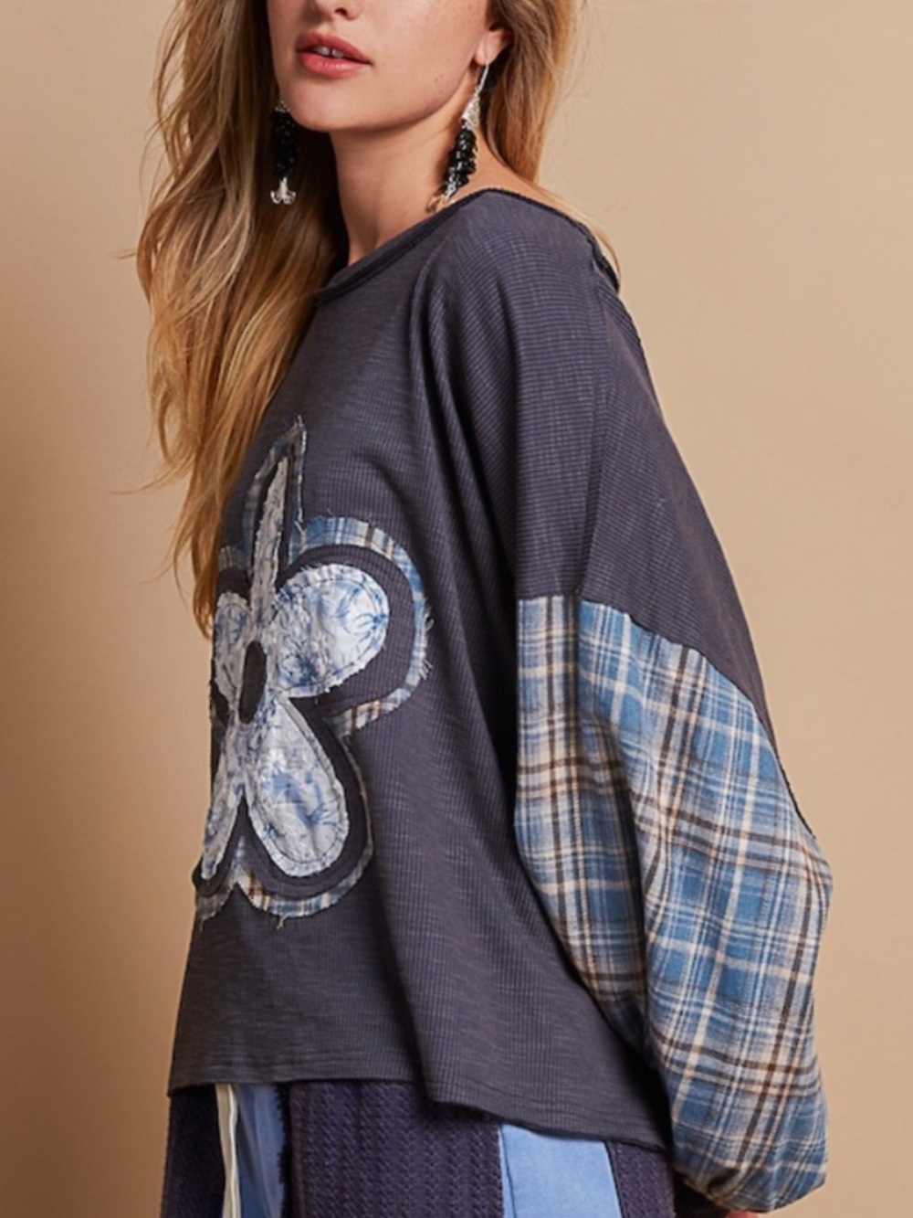POL Blue and Gray Floral Patchwork Top w/Plaid
Balloon Sleeves
E28 - Picture 3 of 7